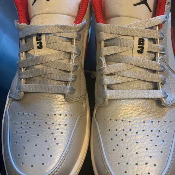 Nike Air Jordan 1 Low PRM Size 8.5 Metallic Silver University Red DA4668 001 - Picture 8 of 11